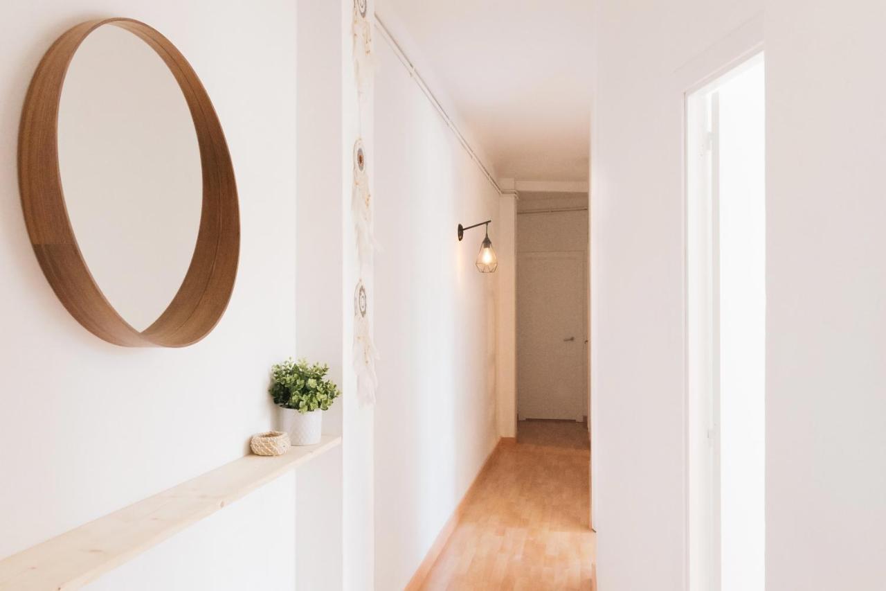 Sunny And Modern Apartment Ideal For Groups Барселона Экстерьер фото
